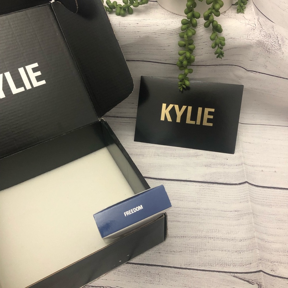 Kylie cosmetics freedom lip kit